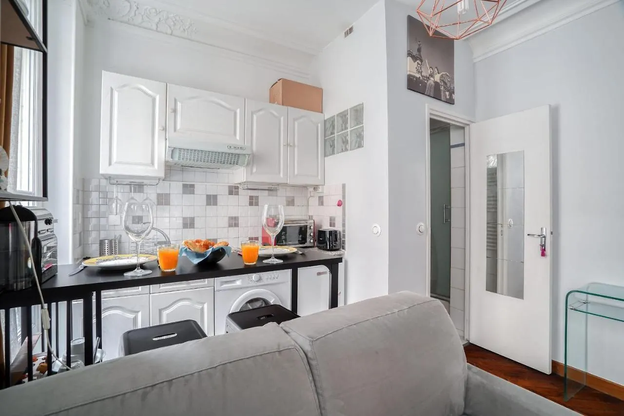 Studio Renove Cosy Metro Paris 2Pers Wifi 0*,  France